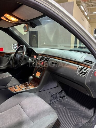 Mercedes E 240 1999, 333,222 km - 2.6 l - Sumqayıt