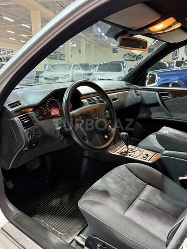 Mercedes E 240 1999, 333,222 km - 2.6 l - Sumqayıt