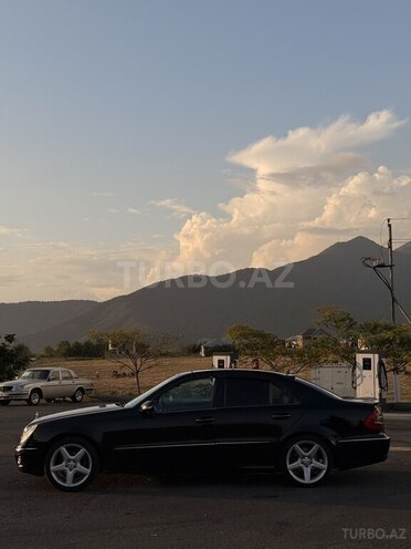 Mercedes E 320 2008, 350,000 km - 3.0 l - Qax