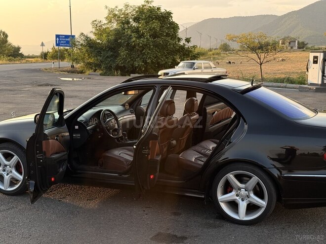 Mercedes E 320 2008, 350,000 km - 3.0 l - Qax