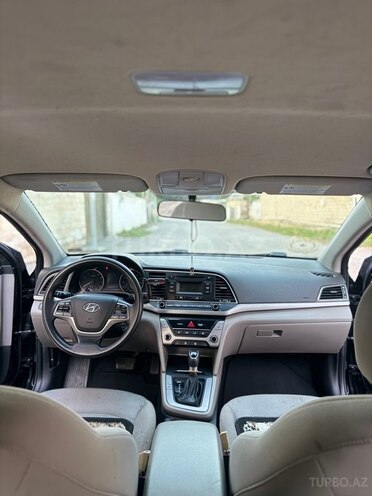 Hyundai Elantra 2017, 209,215 km - 2.0 l - Babək