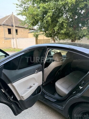 Hyundai Elantra 2017, 209,215 km - 2.0 l - Babək