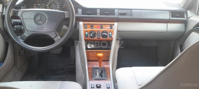 Mercedes 220 E 1993, 365,000 km - 2.2 l - Bakı