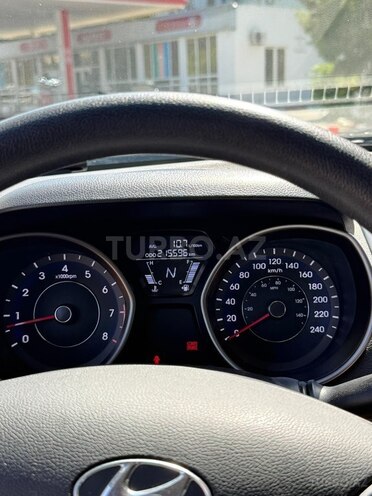 Hyundai Elantra 2015, 215,000 km - 1.8 l - Bakı