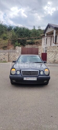Mercedes E 200 1997, 608,000 km - 2.0 l - 