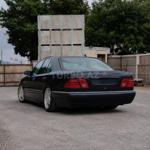 Mercedes E 200 1997, 608,000 km - 2.0 l - 