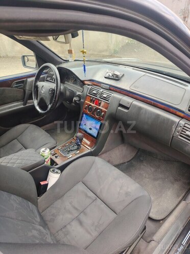 Mercedes E 200 1997, 608,000 km - 2.0 l - 
