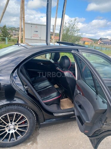 Mercedes E 220 2006, 342,000 km - 2.2 l - Quba