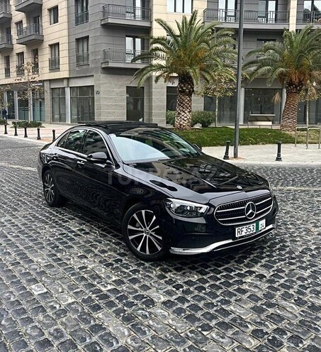 Mercedes E 300 e 2023, 27,000 km - 2.0 л - Bakı