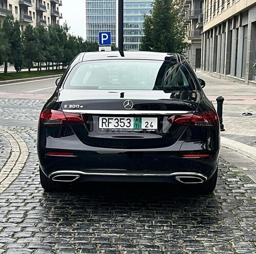 Mercedes E 300 e 2023, 27,000 km - 2.0 л - Bakı