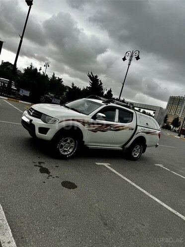 Mitsubishi L200 2011, 220,000 km - 2.5 l - Bakı