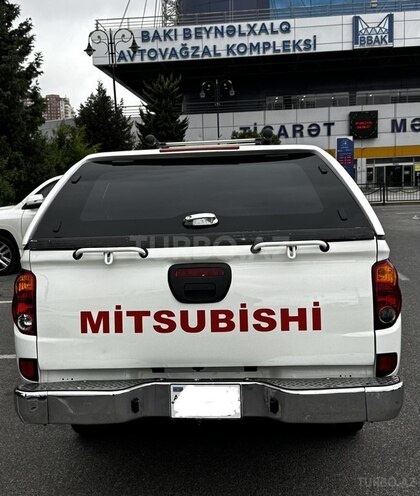 Mitsubishi L200 2011, 220,000 km - 2.5 l - Bakı