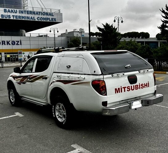Mitsubishi L200 2011, 220,000 km - 2.5 l - Bakı