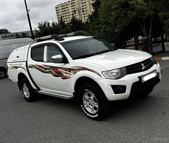 Mitsubishi L200 2011, 220,000 km - 2.5 l - Bakı