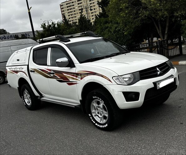 Mitsubishi L200 2011, 220,000 km - 2.5 l - Bakı