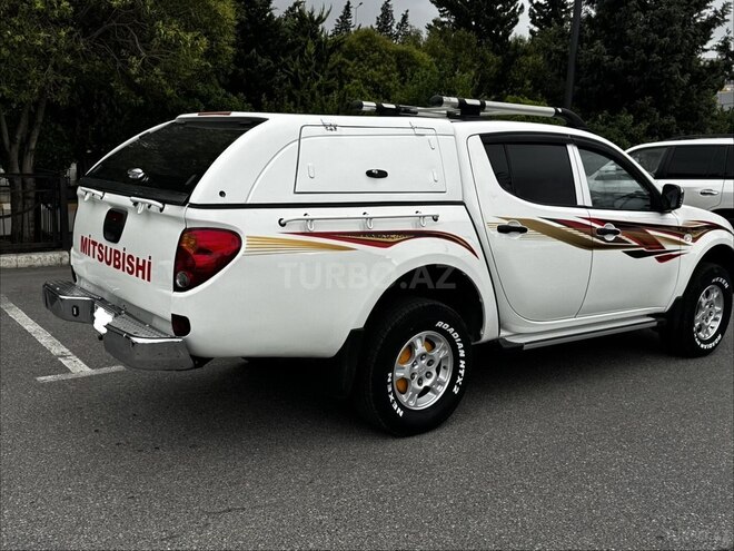 Mitsubishi L200 2011, 220,000 km - 2.5 l - Bakı
