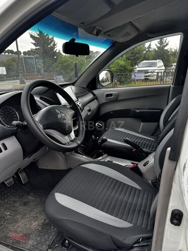 Mitsubishi L200 2011, 220,000 km - 2.5 l - Bakı