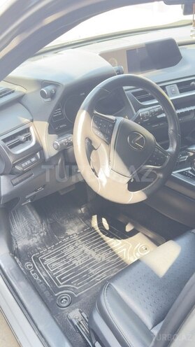 Lexus UX 250h 2020, 25,382 km - 2.0 л - Bakı