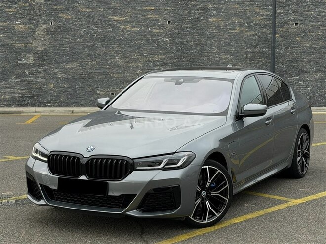 BMW 530e 2023, 77,000 km - 2.0 l - Bakı
