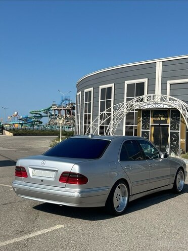 Mercedes E 220 2001, 397,000 km - 2.2 l - Bakı