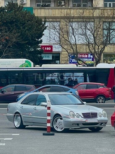 Mercedes E 220 2001, 397,000 km - 2.2 l - Bakı