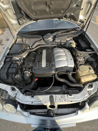 Mercedes E 220 2001, 397,000 km - 2.2 l - Bakı