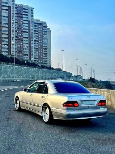 Mercedes E 220 2001, 397,000 km - 2.2 l - Bakı