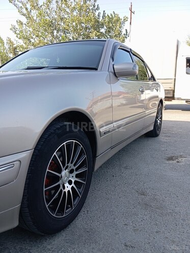 Mercedes E 240 1999, 187,930 km - 2.4 л - Şirvan