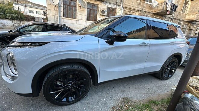 Mitsubishi Outlander 2023, 21,800 km - 2.5 л - Bakı