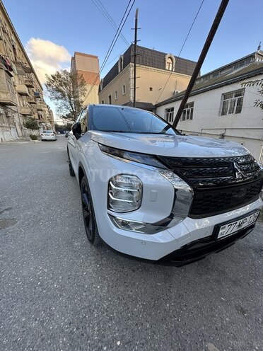 Mitsubishi Outlander 2023, 21,800 km - 2.5 л - Bakı