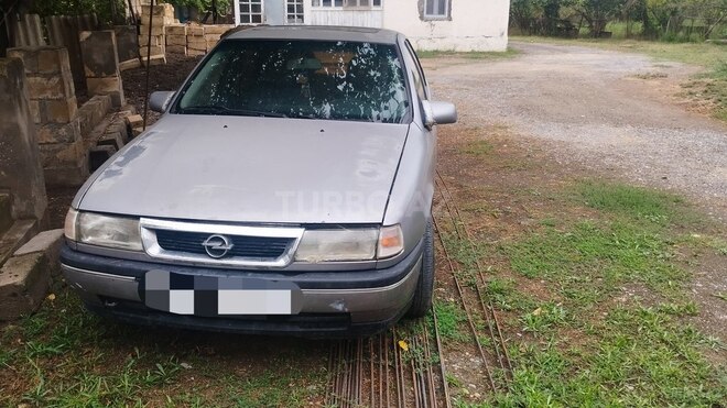 Opel Vectra 1993, 445,000 km - 1.8 l - Salyan
