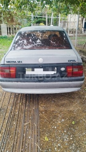 Opel Vectra 1993, 445,000 km - 1.8 l - Salyan