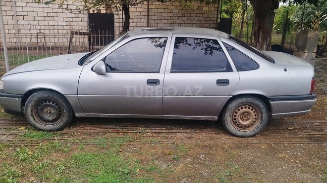 Opel Vectra 1993, 445,000 km - 1.8 l - Salyan