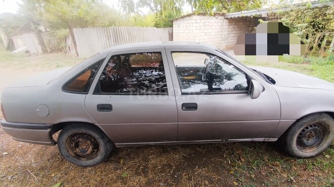 Opel Vectra 1993, 445,000 km - 1.8 l - Salyan