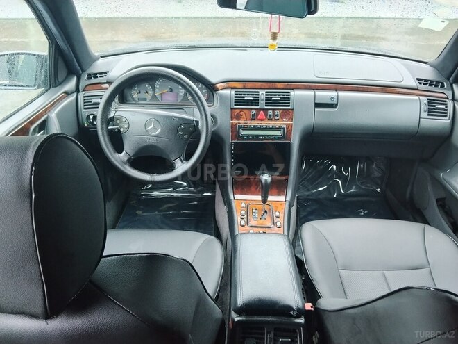 Mercedes E 220 2001, 435,000 km - 2.2 l - Bakı