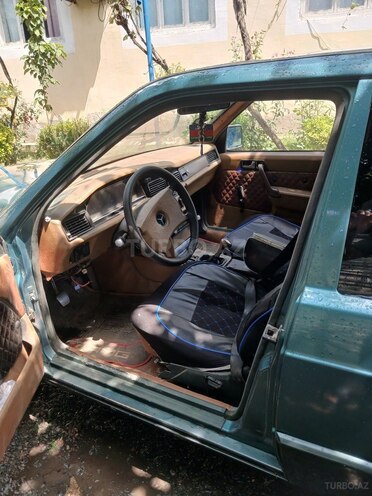 Mercedes 190 1992, 254,105 km - 2.0 l - Zaqatala