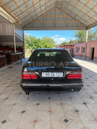 Mercedes E 240 2001, 322,671 km - 2.4 l - Qazax