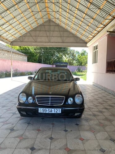 Mercedes E 240 2001, 322,671 km - 2.4 l - Qazax