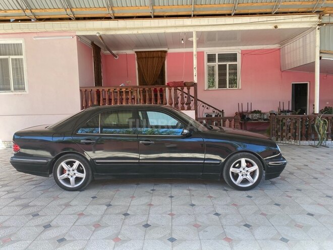 Mercedes E 240 2001, 322,671 km - 2.4 l - Qazax