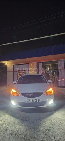 Opel Astra 2012, 330,000 km - 1.3 l - Ucar