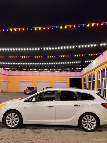 Opel Astra 2012, 330,000 km - 1.3 l - Ucar