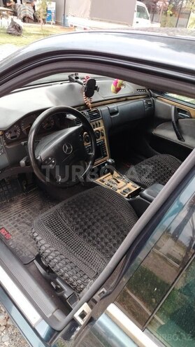 Mercedes E 240 2000, 325,500 km - 2.4 l - Kürdəmir