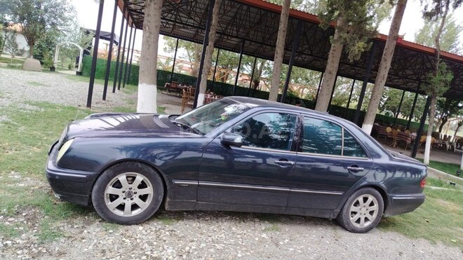 Mercedes E 240 2000, 325,500 km - 2.4 l - Kürdəmir