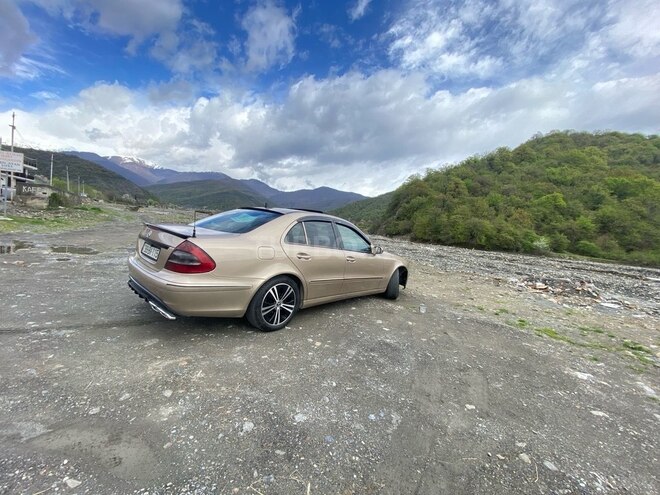 Mercedes E 220 2005, 450,000 km - 2.2 l - Zaqatala