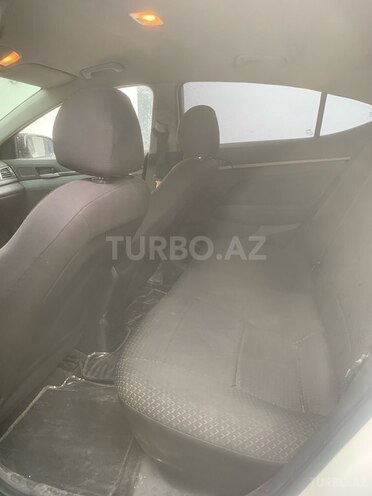 Hyundai Avante 2016, 250,000 km - 1.6 l - Bakı