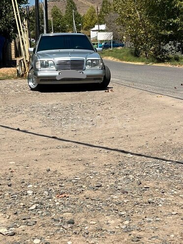 Mercedes E 200 1994, 354,756 km - 2.0 l - Füzuli