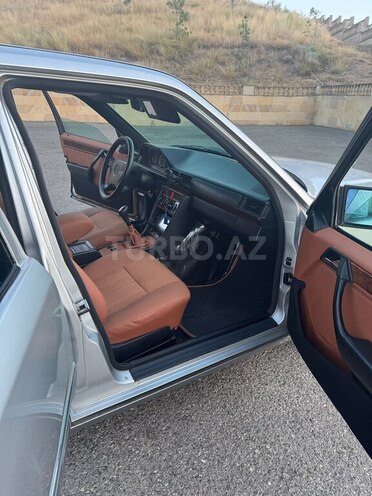Mercedes E 200 1994, 354,756 km - 2.0 l - Füzuli