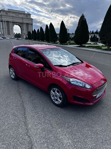 Ford Fiesta 2015, 150,000 km - 1.6 л - Gəncə