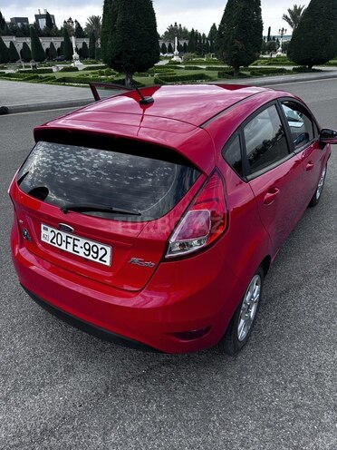 Ford Fiesta 2015, 150,000 km - 1.6 л - Gəncə