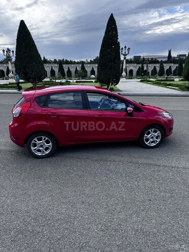Ford Fiesta 2015, 150,000 km - 1.6 л - Gəncə